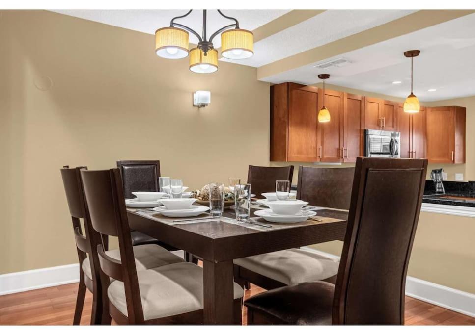Cozy & Elegant 4Br Enchanted Townhouse - 1 Mile To Disney With Resort Pool, Gym, & Jacuzzi Orlando Esterno foto