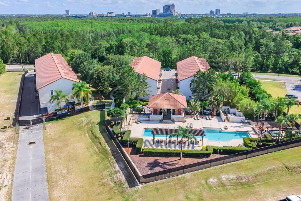 Cozy & Elegant 4Br Enchanted Townhouse - 1 Mile To Disney With Resort Pool, Gym, & Jacuzzi Orlando Esterno foto